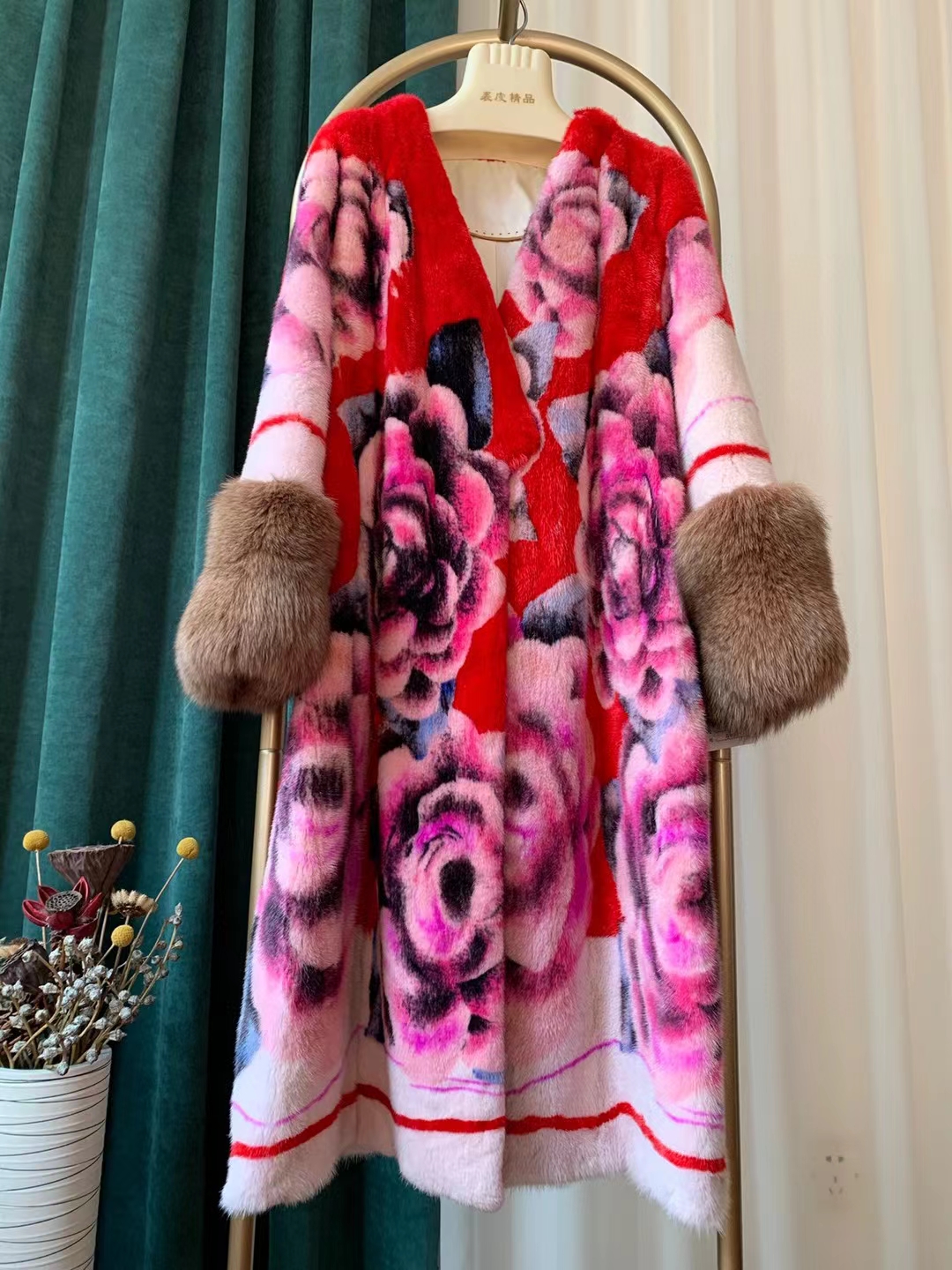  进口天鹅绒高级印花 时尚v领 狐狸毛袖衣长107  胸围110-120