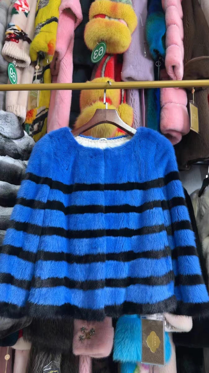 进口天鹅绒母貂圆领横排工艺洋气时尚蓝色条纹保暖冬季女款女士