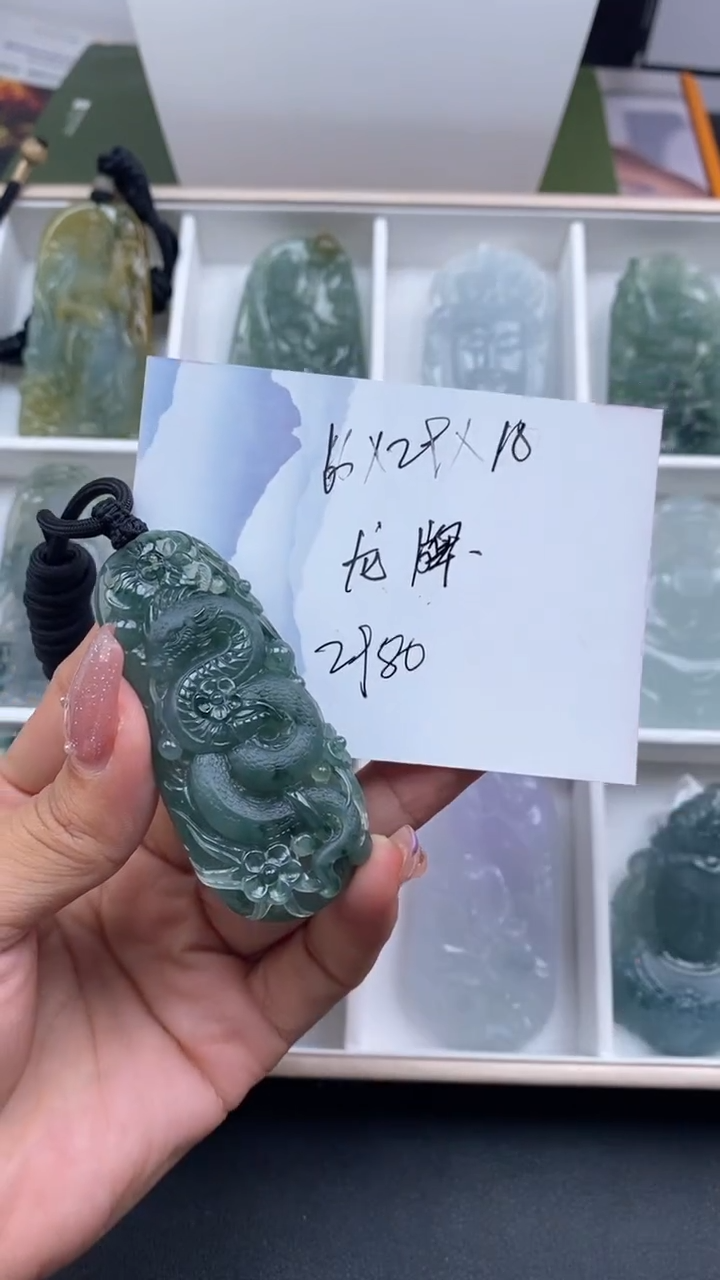 【闪购商品】翡翠颈饰未镶嵌翡翠000
