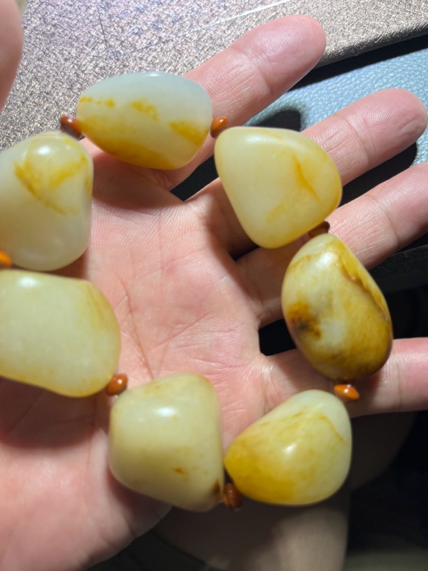 新疆和田玉个个独籽原石手串