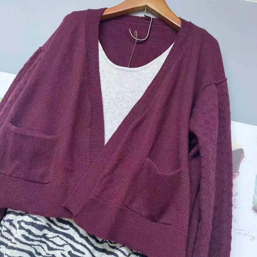 东美中尚新品秀款丝羊绒镂空酒红色开衫 oversize风格宽松小阔版