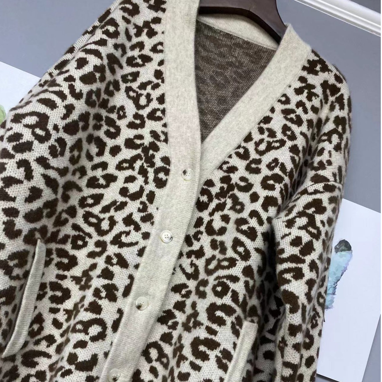 东美中尚原创重磅小山羊绒豹纹开衫欧美风针织外套T台时尚KOL