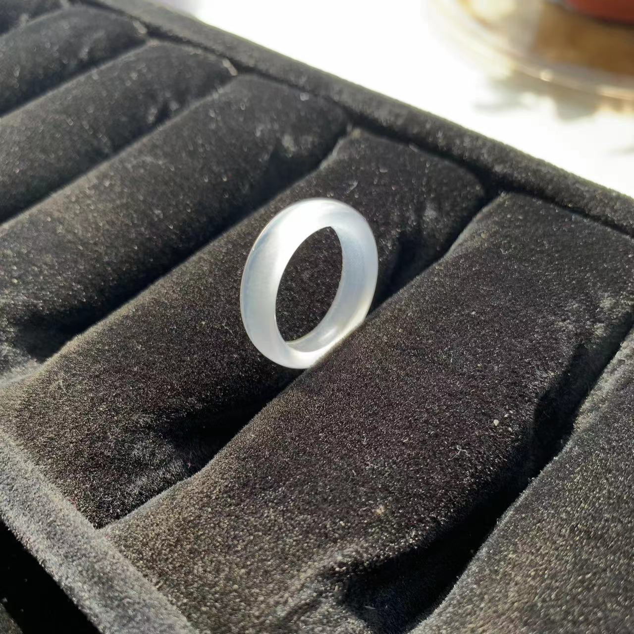 天然无染色玛瑙玉髓戒指高透固定圈口随机发其一