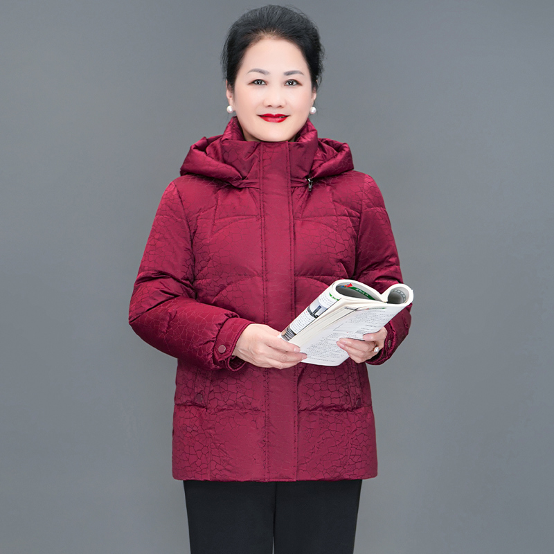 俞兆林冬季2025新短款连帽奶奶装上衣加厚时尚中老年羽绒服D5206B