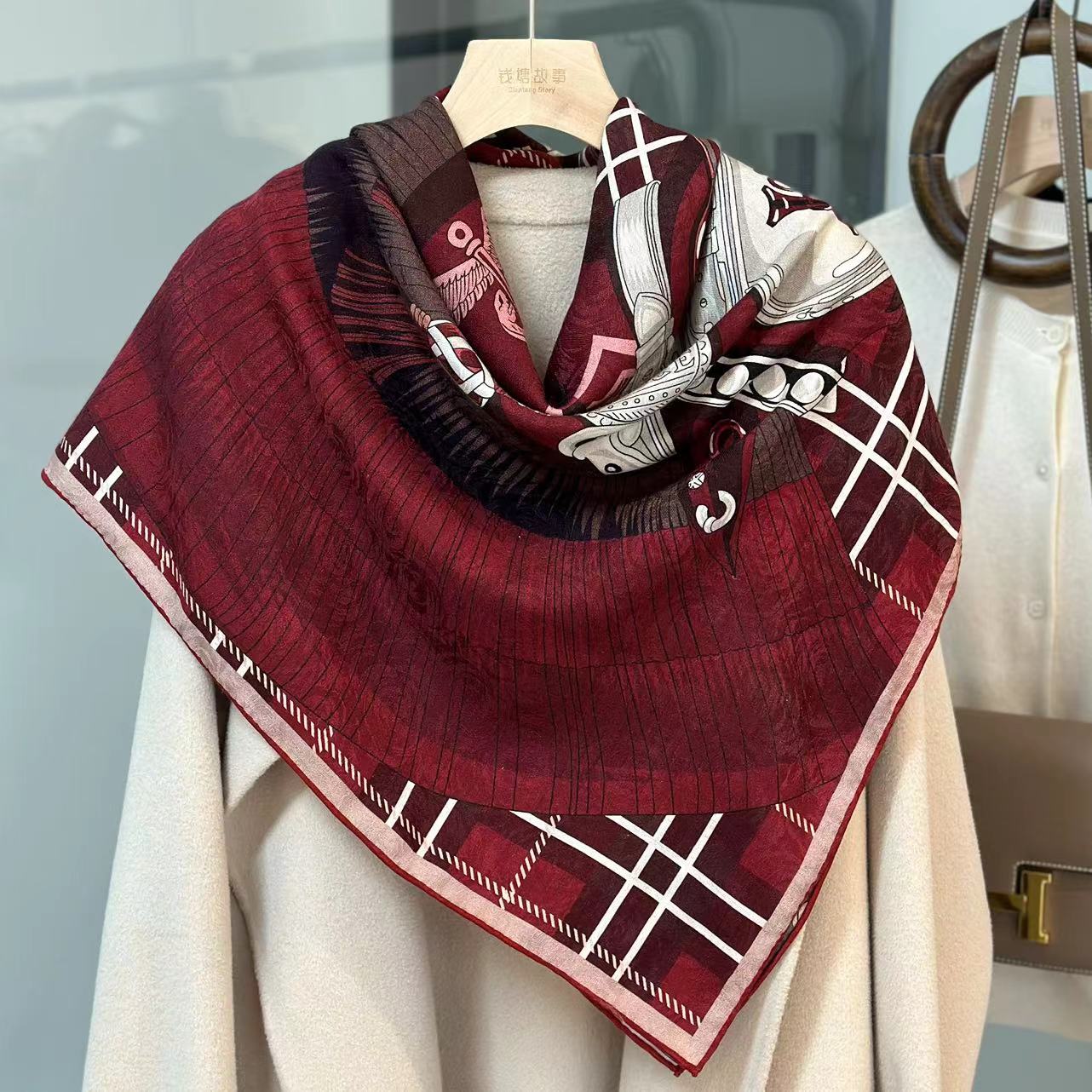 Qiantang Story/钱塘故事110丝绒-红黑朋克骏马围巾108*108cm