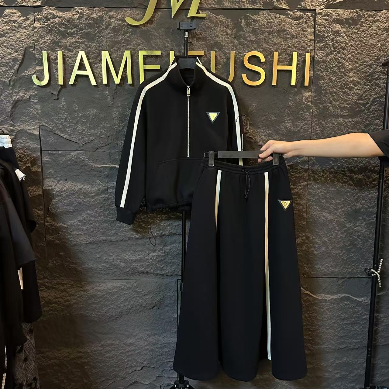 新款现货黑白拼接撞色休闲套装1113