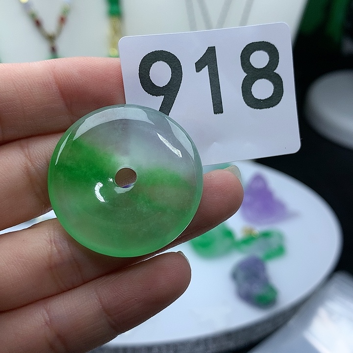 翡翠吊坠(赠链)未镶嵌