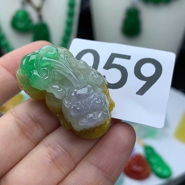 翡翠吊坠(赠链)足银镶嵌