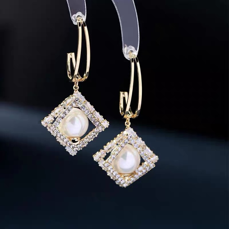 铜合金仿珍珠耳饰 气质大气时尚百搭复古简约精致设计感耳钉5481