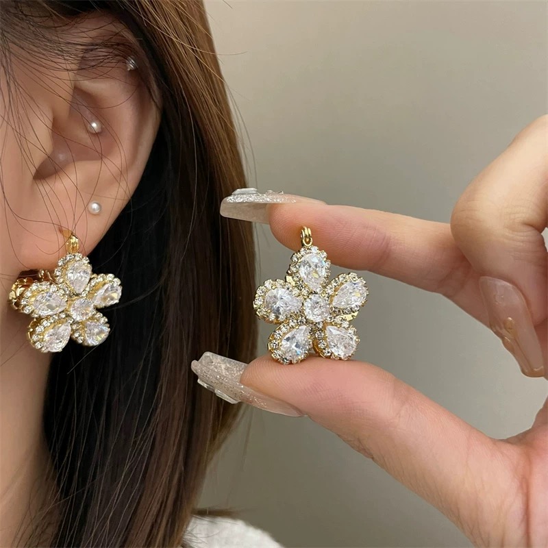 铜合金耳饰 气质时尚百搭小众精致温柔枫叶法式设计感耳钉5664