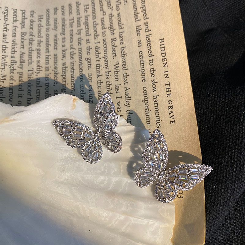 铜合金耳饰 气质轻奢精致蝴蝶耳钉超闪设计感冷淡风优雅百搭5556