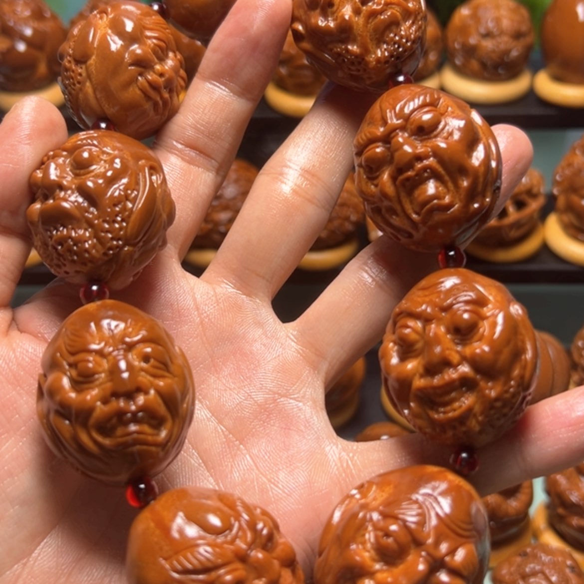 【闪购商品】橄榄核雕带**卫