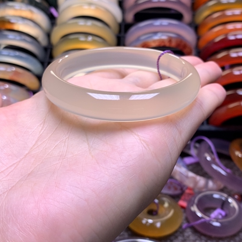 【闪购商品】玛瑙/玉髓手镯未镶嵌月**?