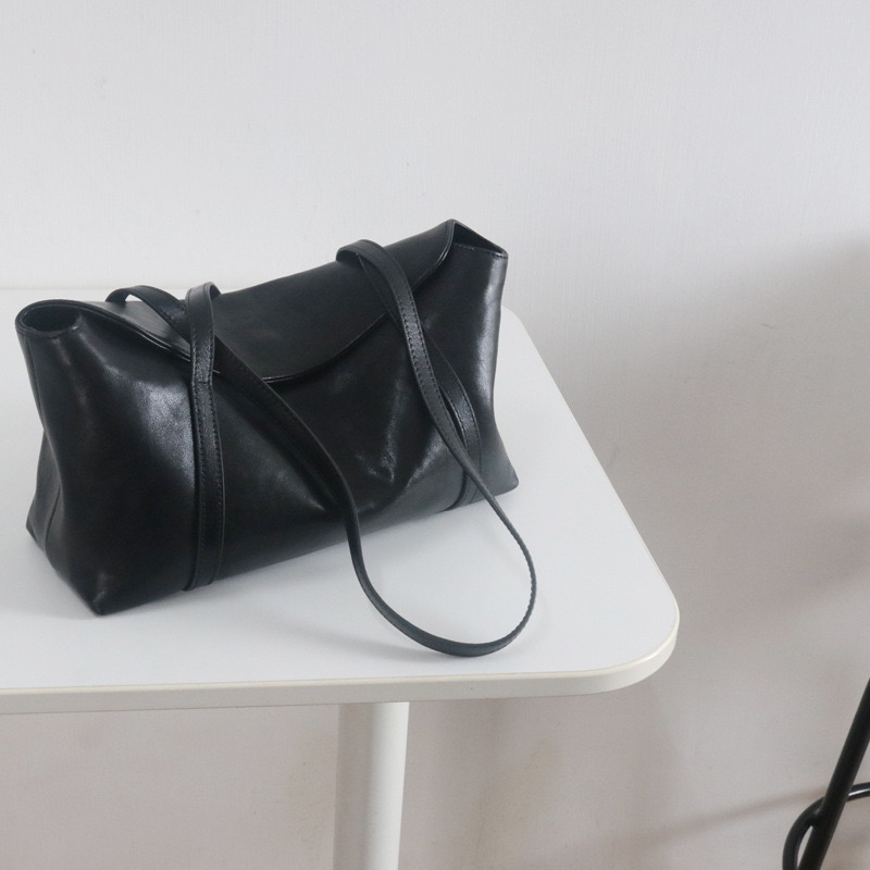 简约植鞣牛皮单肩包