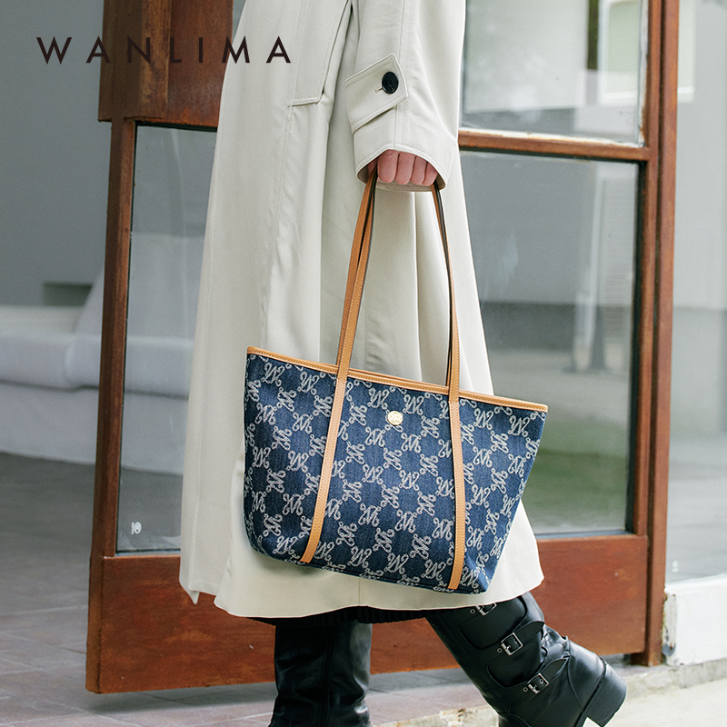 万里马新款丹宁通勤托特包大容量女包经典W纹单肩手提包包女