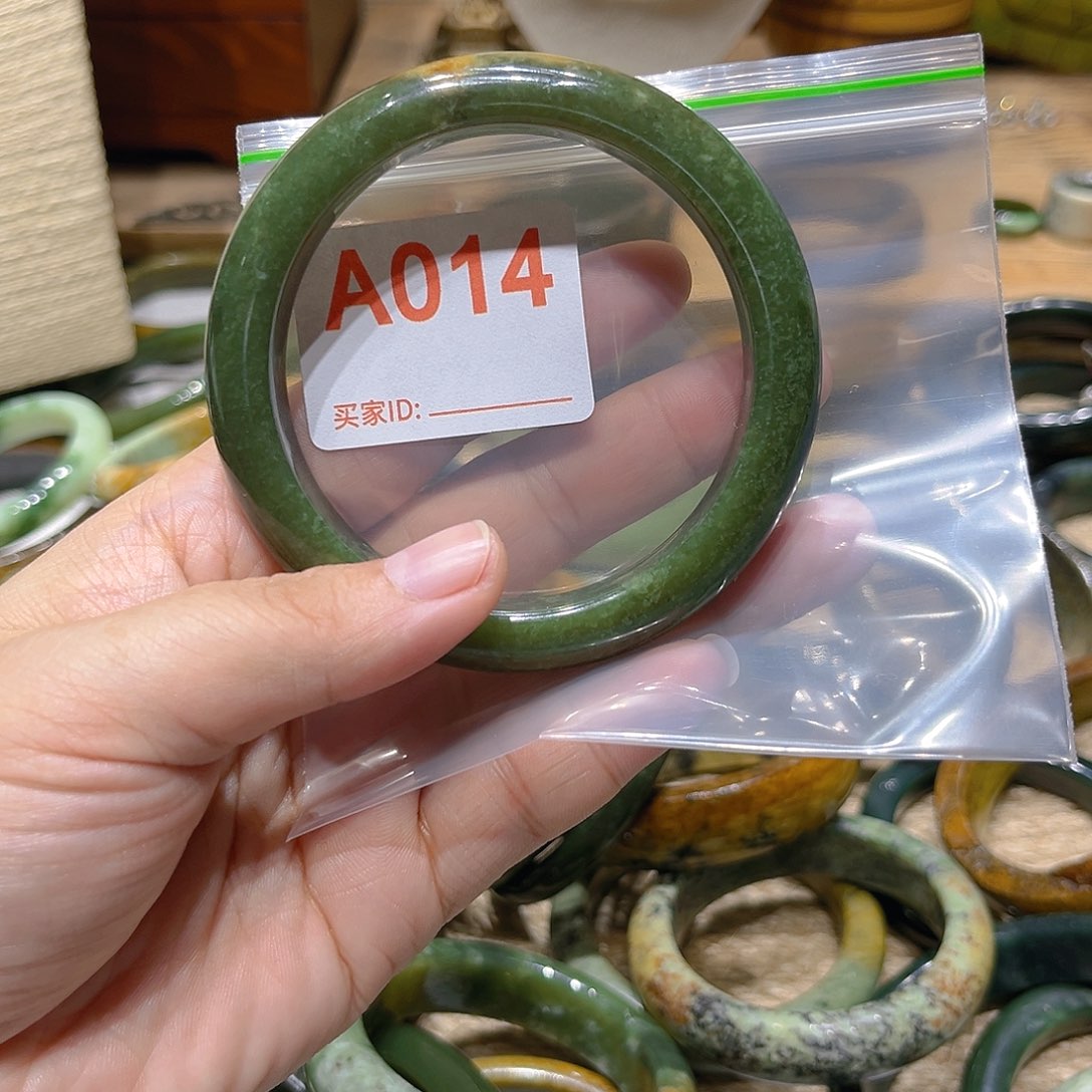 和田玉手镯未镶嵌静**阳