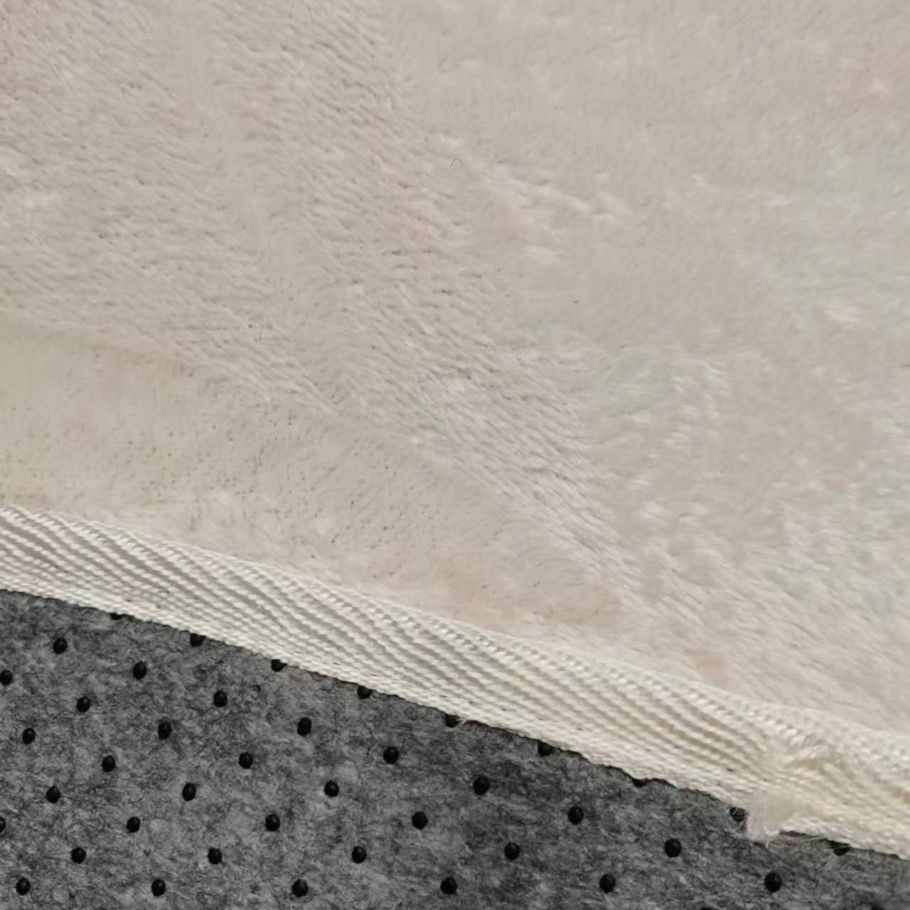 130*185约 米白色法兰绒地毯 榻榻米垫 机洗 微瑕疵 家用纯色