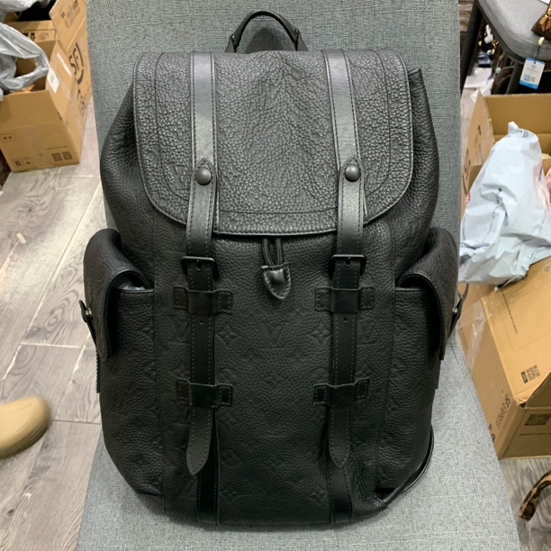 95新 LV 路易威登 Christopher 登山包黑花压纹全皮双肩背包小号