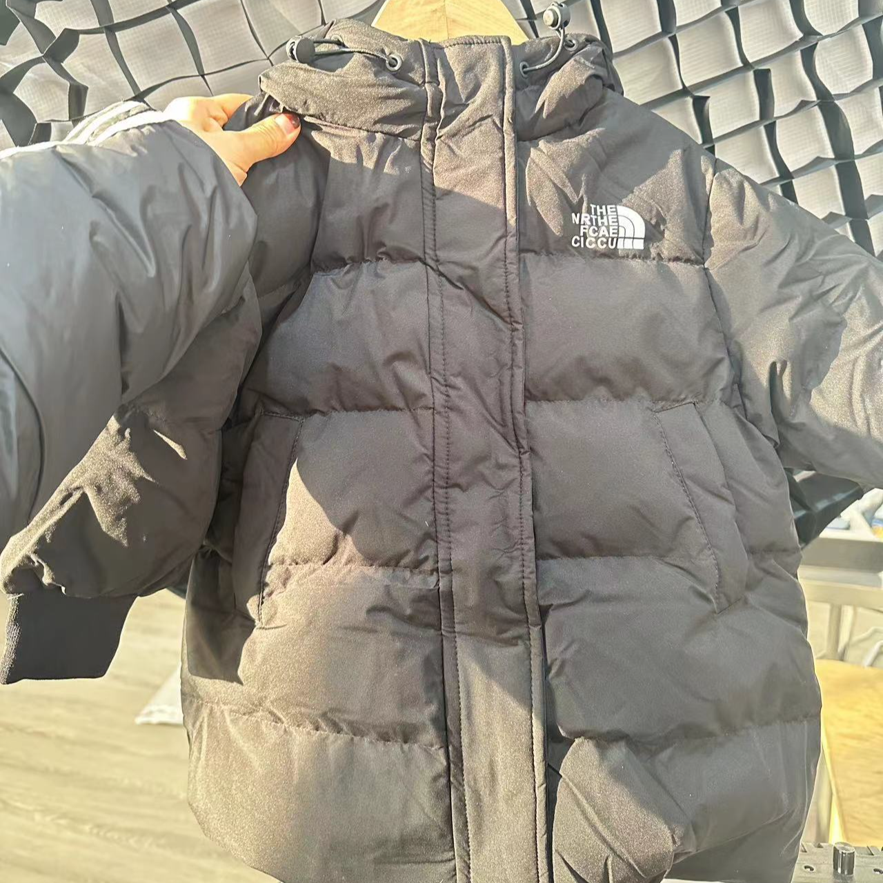 125款背面连帽时尚加厚保暖冬季冬季黑色羽绒服