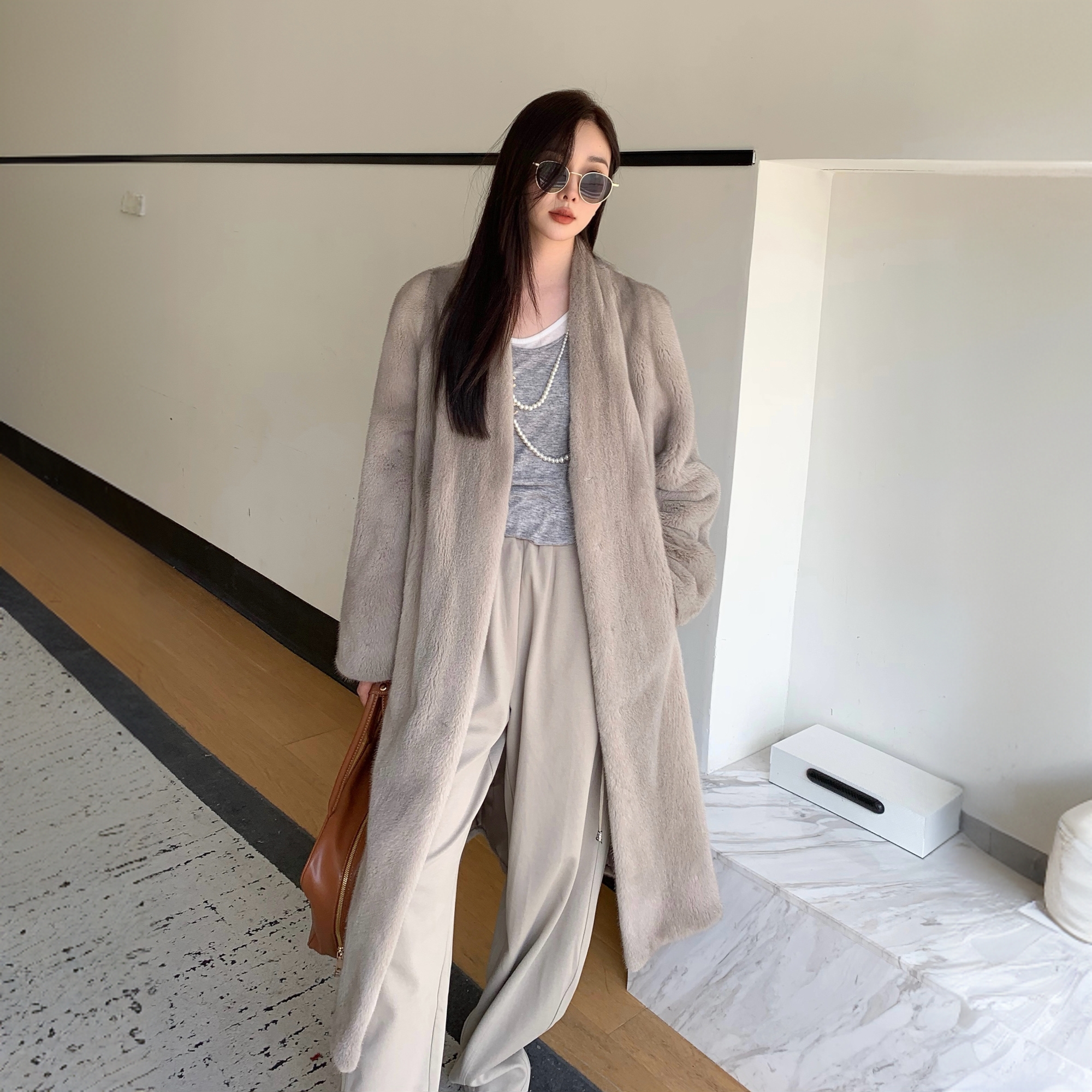 2025进口天鹅绒水貂皮草外套整貂皮大衣长款V领加长款显瘦