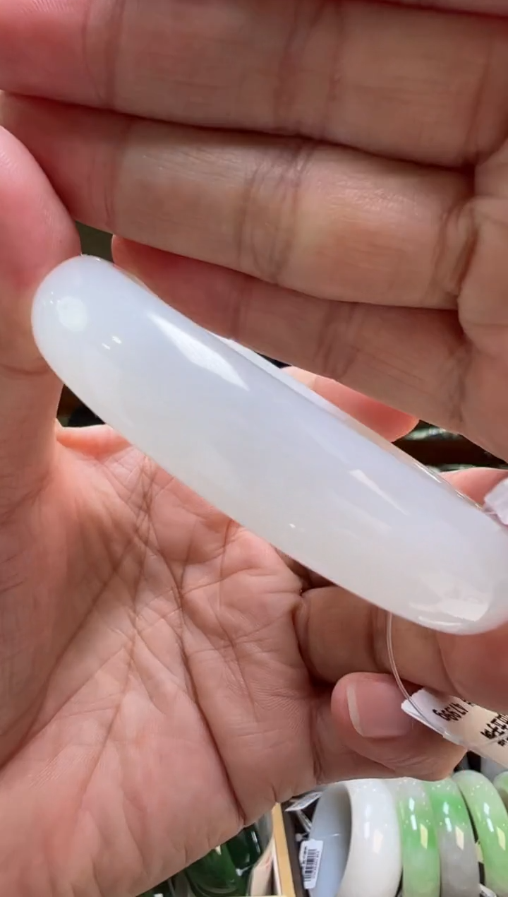 【闪购商品】和田玉手镯未镶嵌555圈01108