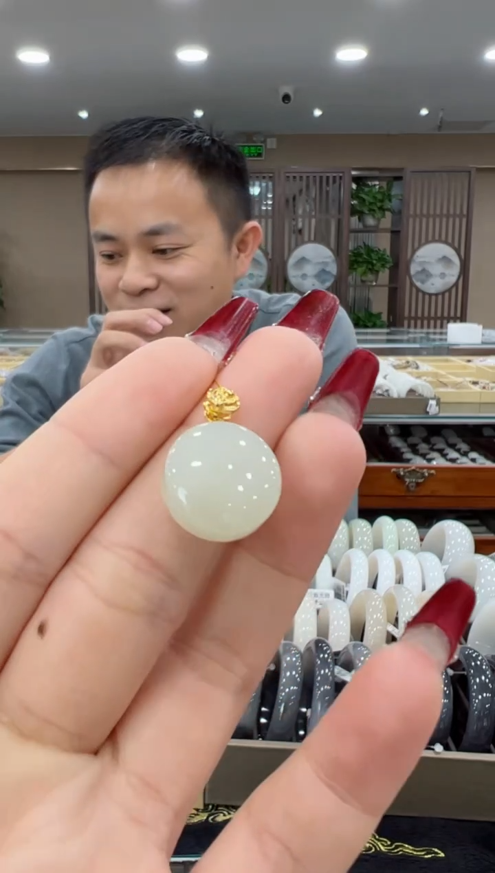 【闪购商品】和田玉吊坠18K金镶嵌圆牌