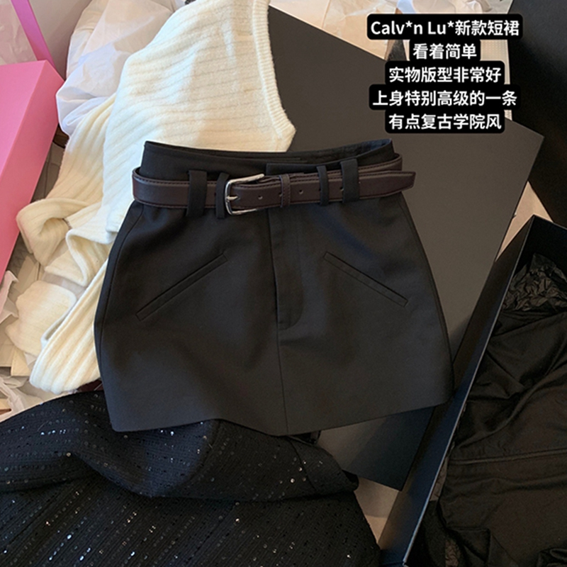 配皮带辣妹黑色半身裙女早秋高腰显瘦防走光短裙a字时尚包臀裙子