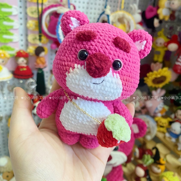 手工编织diy毛线钩针草莓熊玩偶挂件车摆件七夕送女友闺蜜礼物