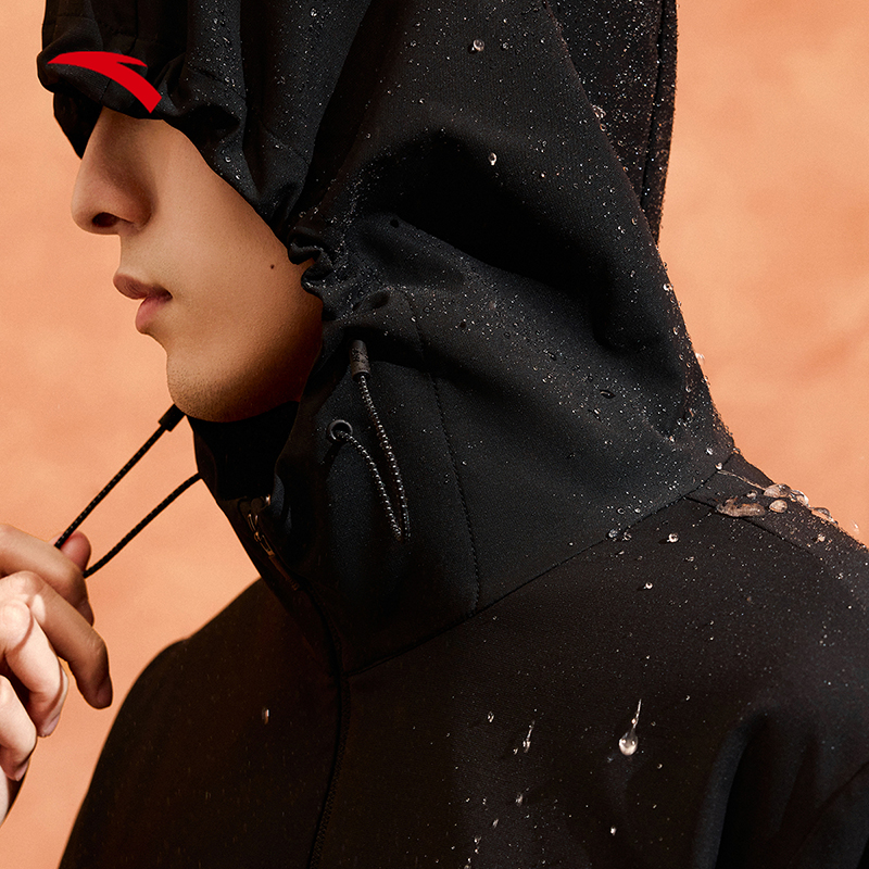 安踏防泼水外套型动户外梭织连帽夹克防风防雨秋季新款运动上衣男