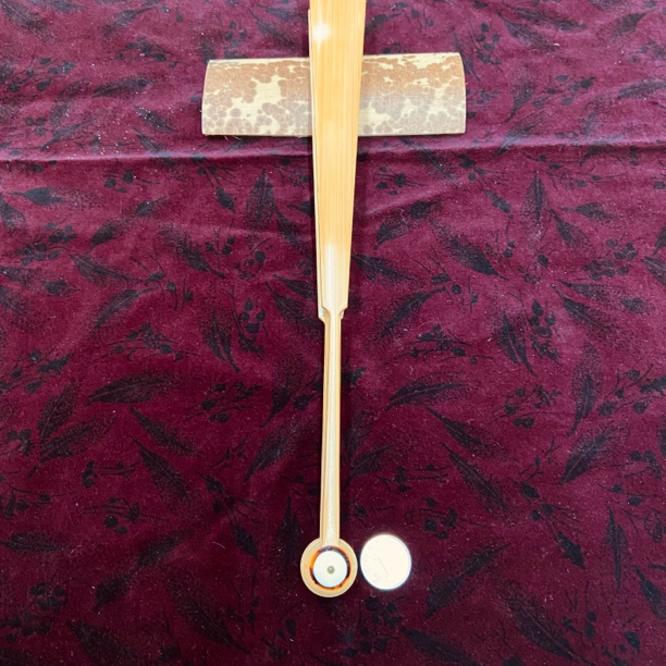 尺x13方大圆头。玉竹制扇。长33.3厘米13方。园头外径2.6厘米