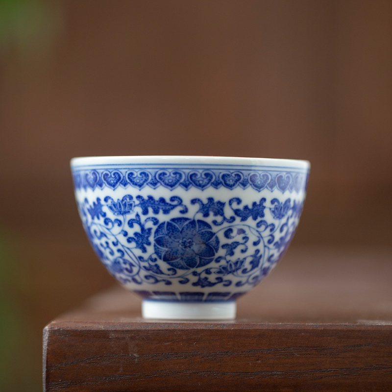 青花缠枝莲鸡心杯主人杯个人茶具景德镇高端陶瓷手工手绘120ml