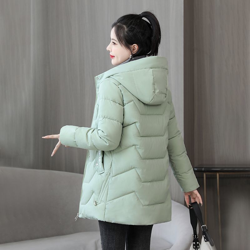 波司登中长女款休闲服2023冬季加厚大码印花款外套潮