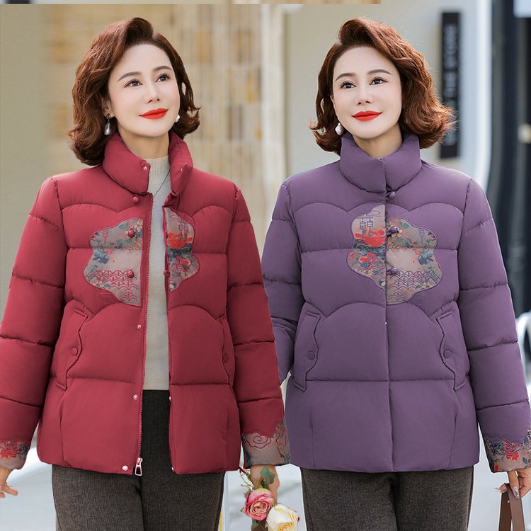 新中式中年妈妈羽绒服女短款时尚大码中老年洋气国风冬装加厚上衣