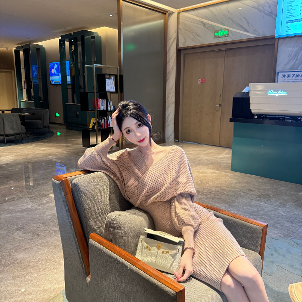 现货VK「鎏金」25慵懒风网红新款女装针织连衣裙气质轻奢时尚性感