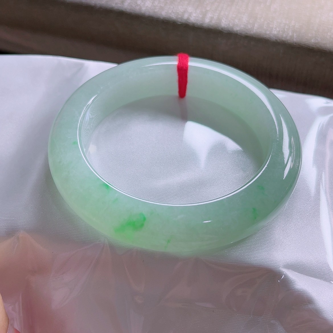 天然缅甸A货纯天然翡翠 正品女款冰种起冰起胶飘绿58.1圈宽边玉手