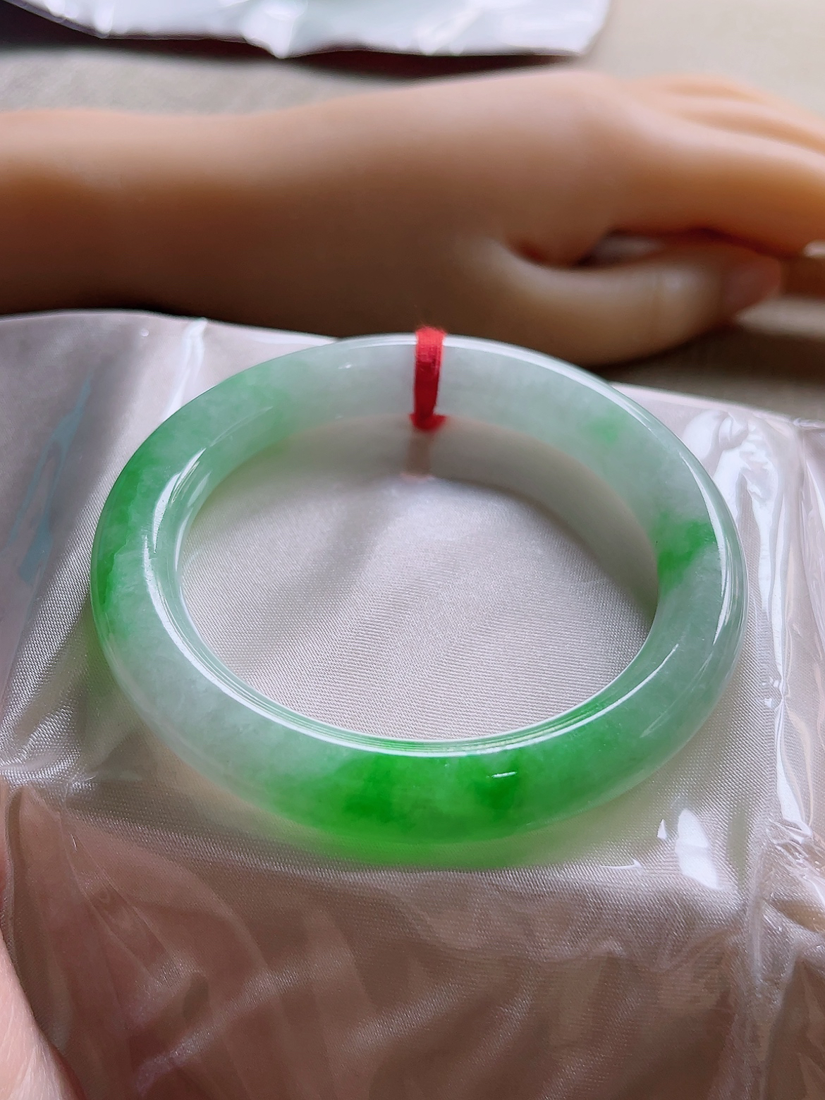 天然缅甸A货纯天然翡翠 正品女款时尚冰润飘阳55圈圆条手镯