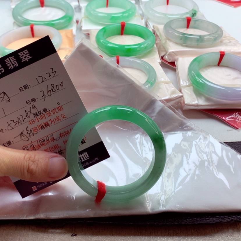 【闪购商品】翡翠手镯未镶嵌e**y
