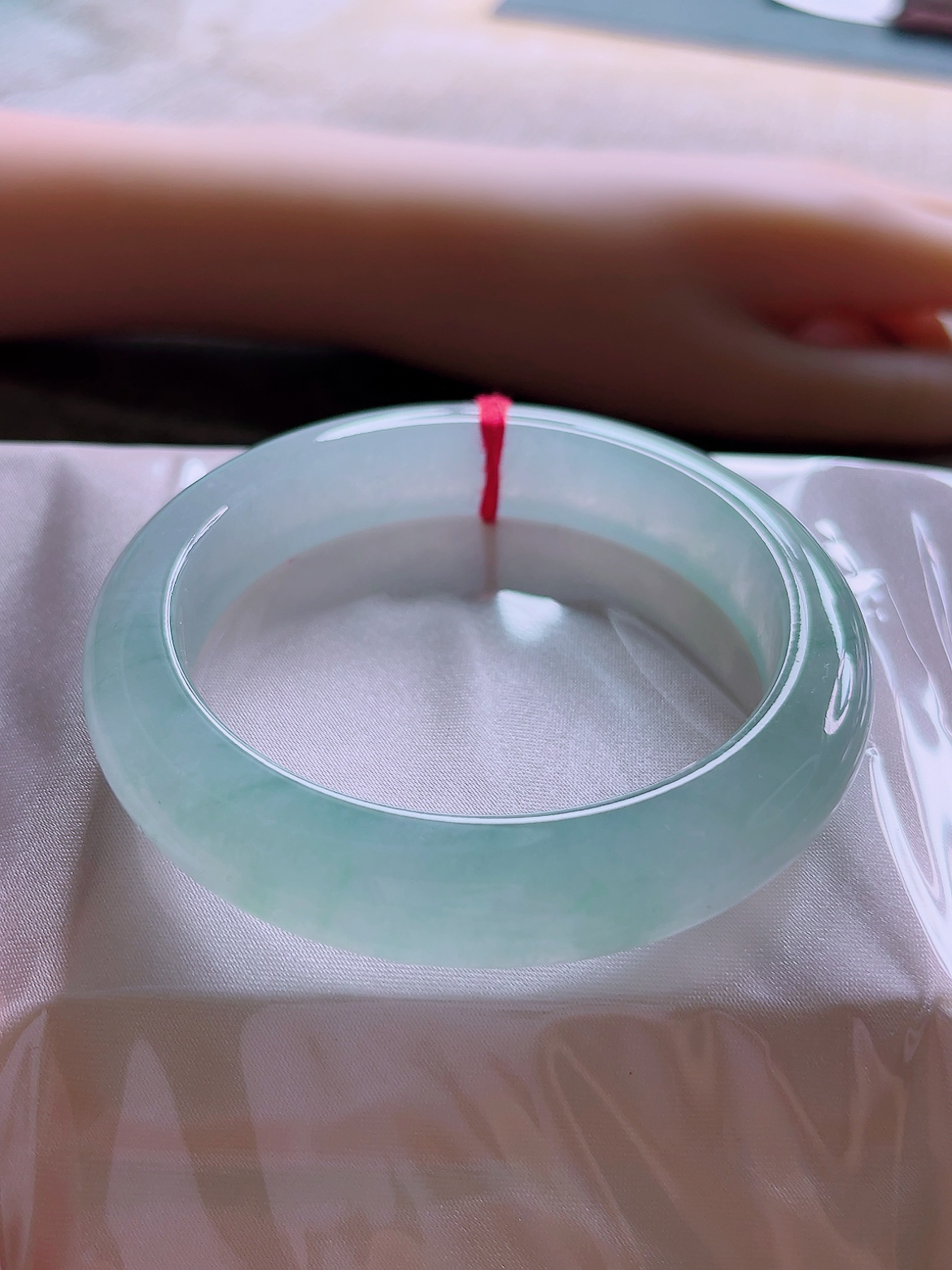 天然缅甸A货纯天然翡翠 正品女款时尚冰种起胶57圈宽边手镯