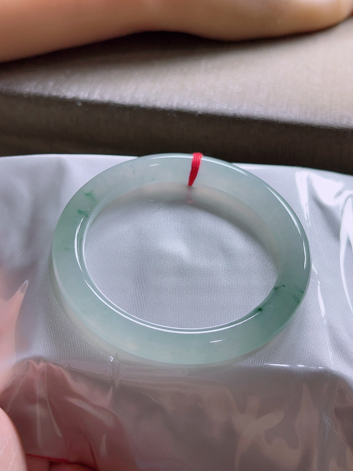 天然缅甸A货纯天然翡翠 正品女款时尚冰种起胶飘花56.3圈圆条手镯