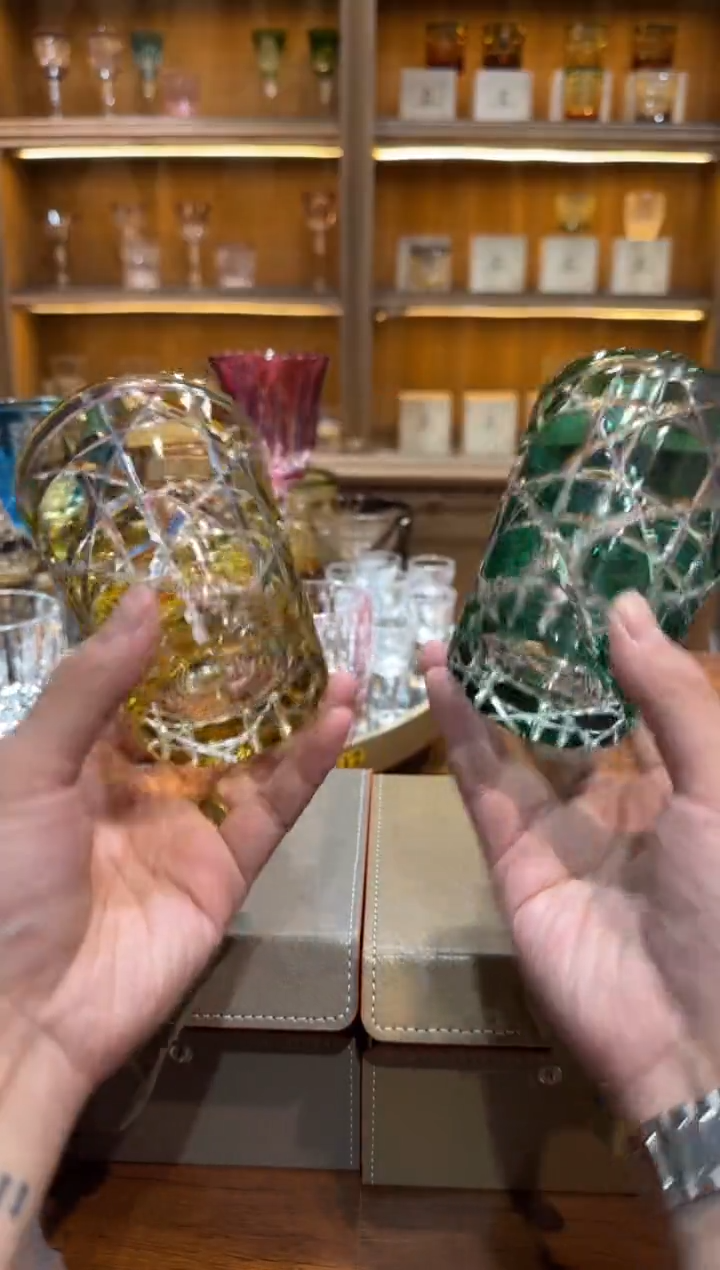 【闪购商品】套色水晶dior杯黄1绿1