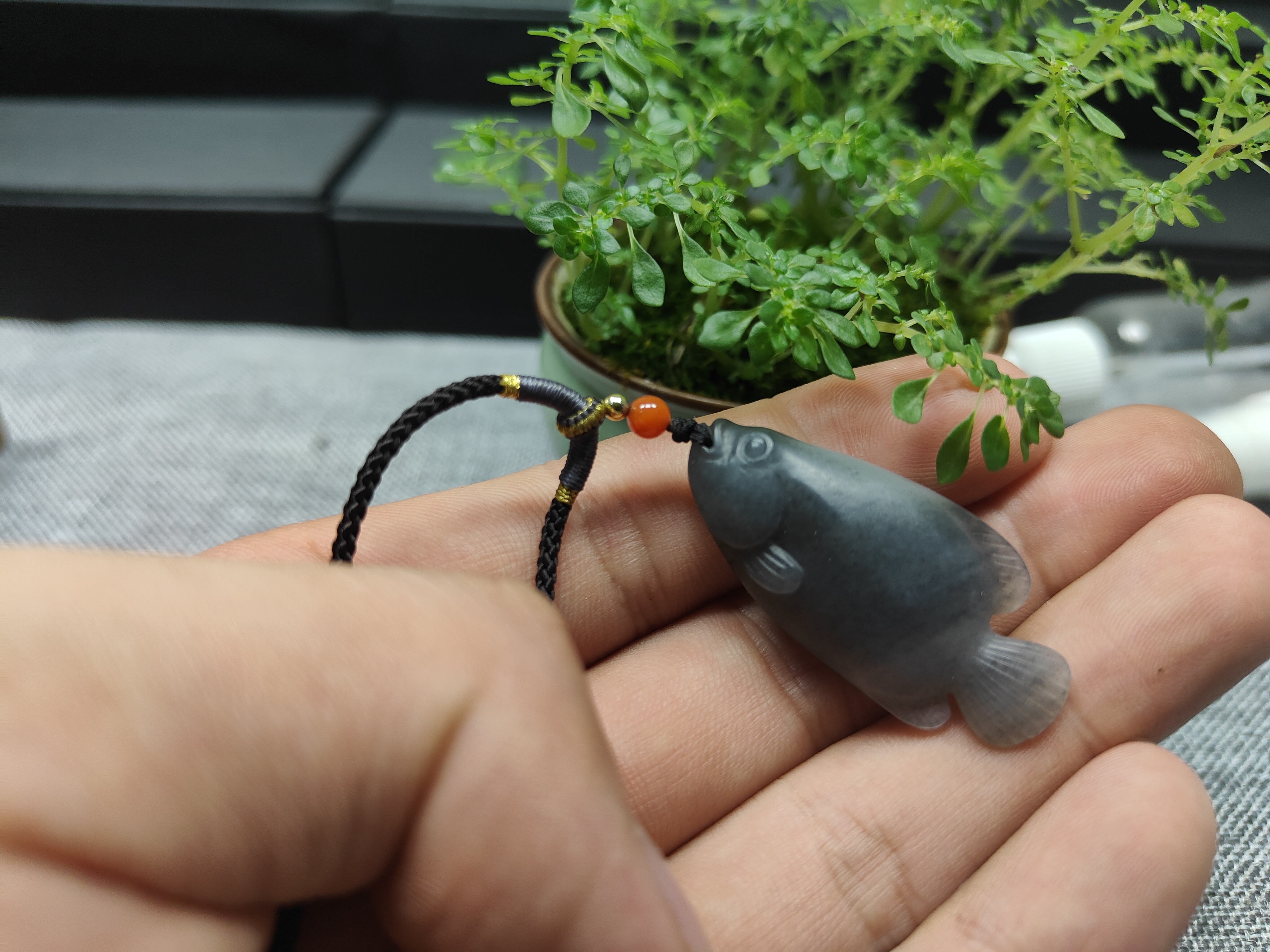 和田玉籽料青花小鱼