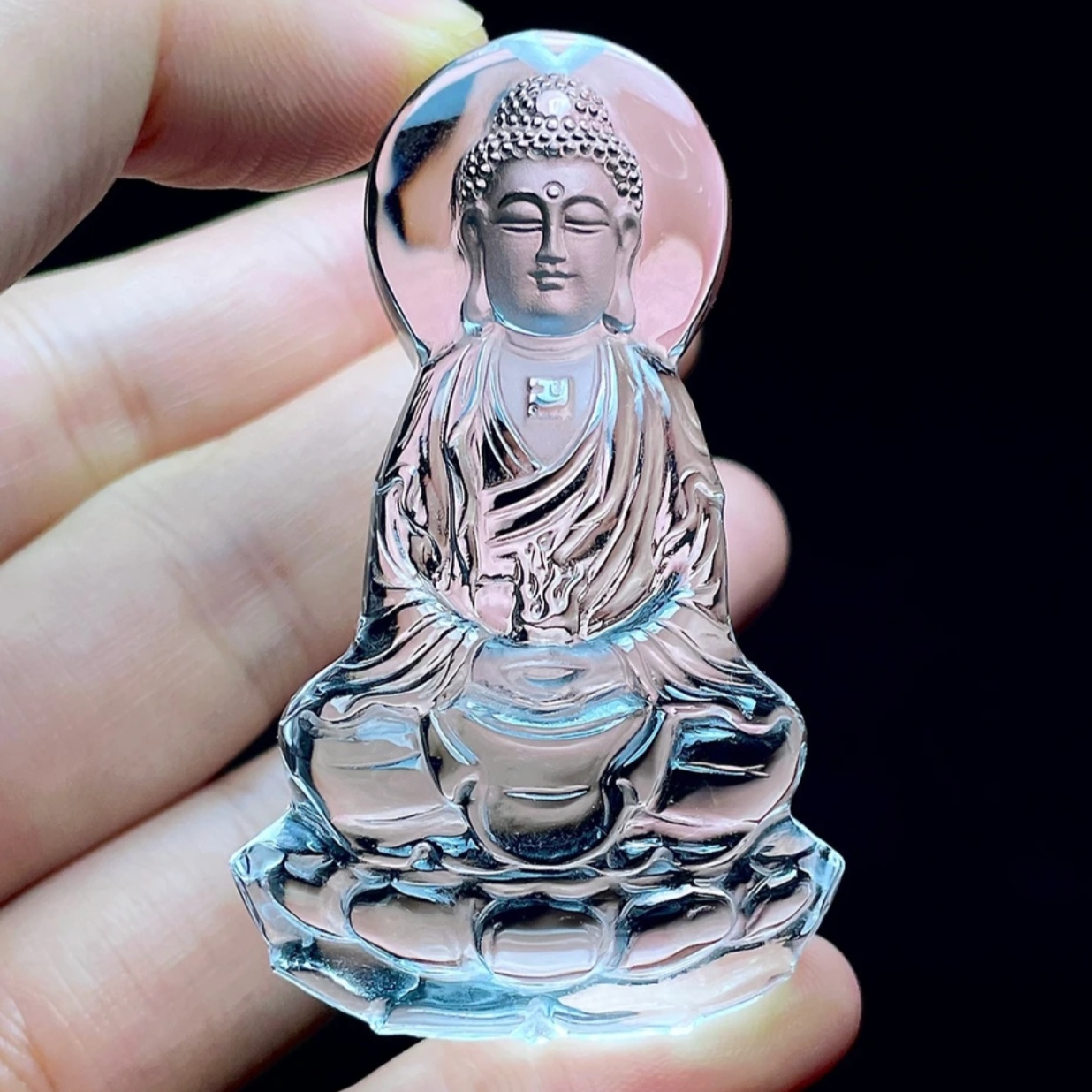 天然白水晶立体大日如来释迦牟尼吊坠，雕工精致，配精美绳子