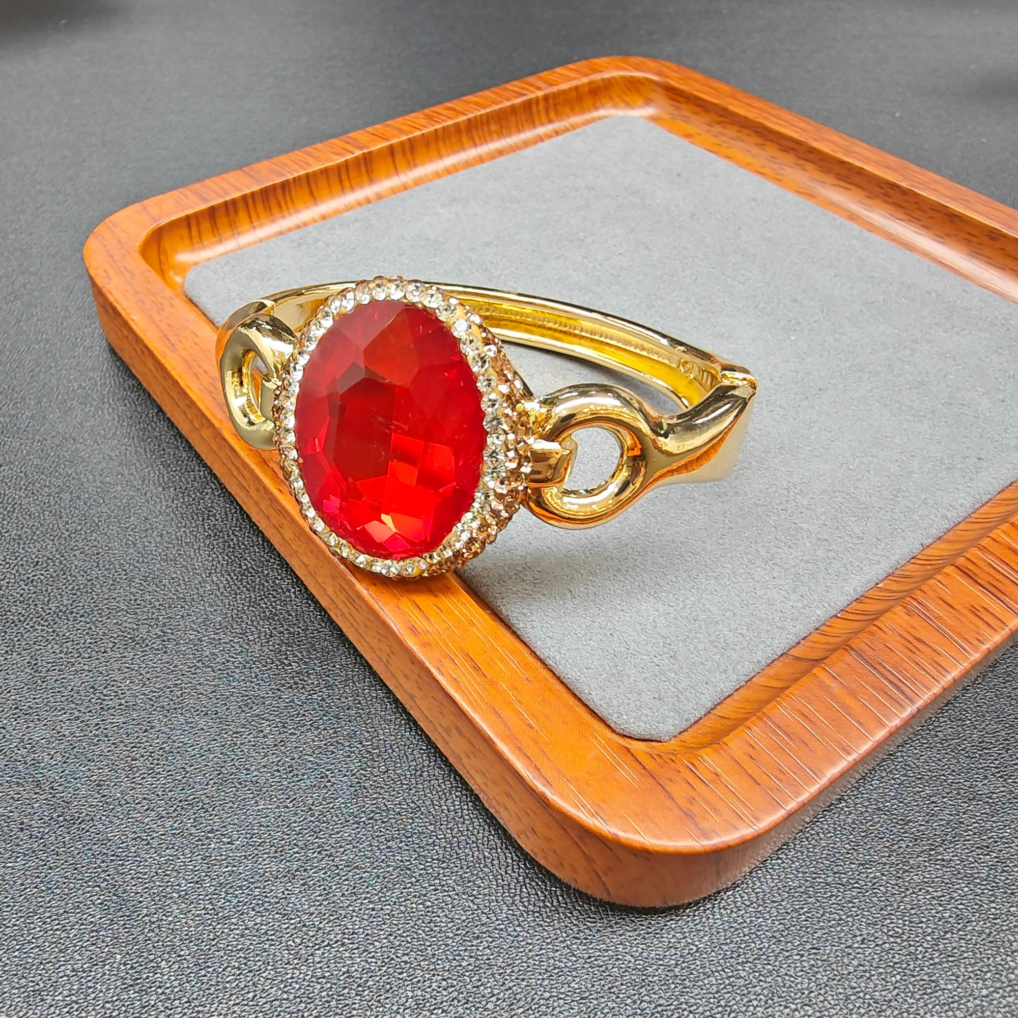   DBG表哥甄选》手镯SZ0016精美大气