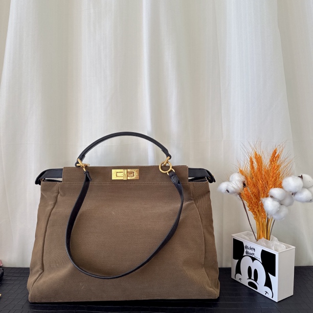 95新 FENDI/芬迪 棕色peekaboo大号手提单肩包 尺寸 40*15*32cm 