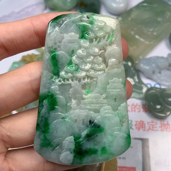 翡翠颈饰未镶嵌翡翠