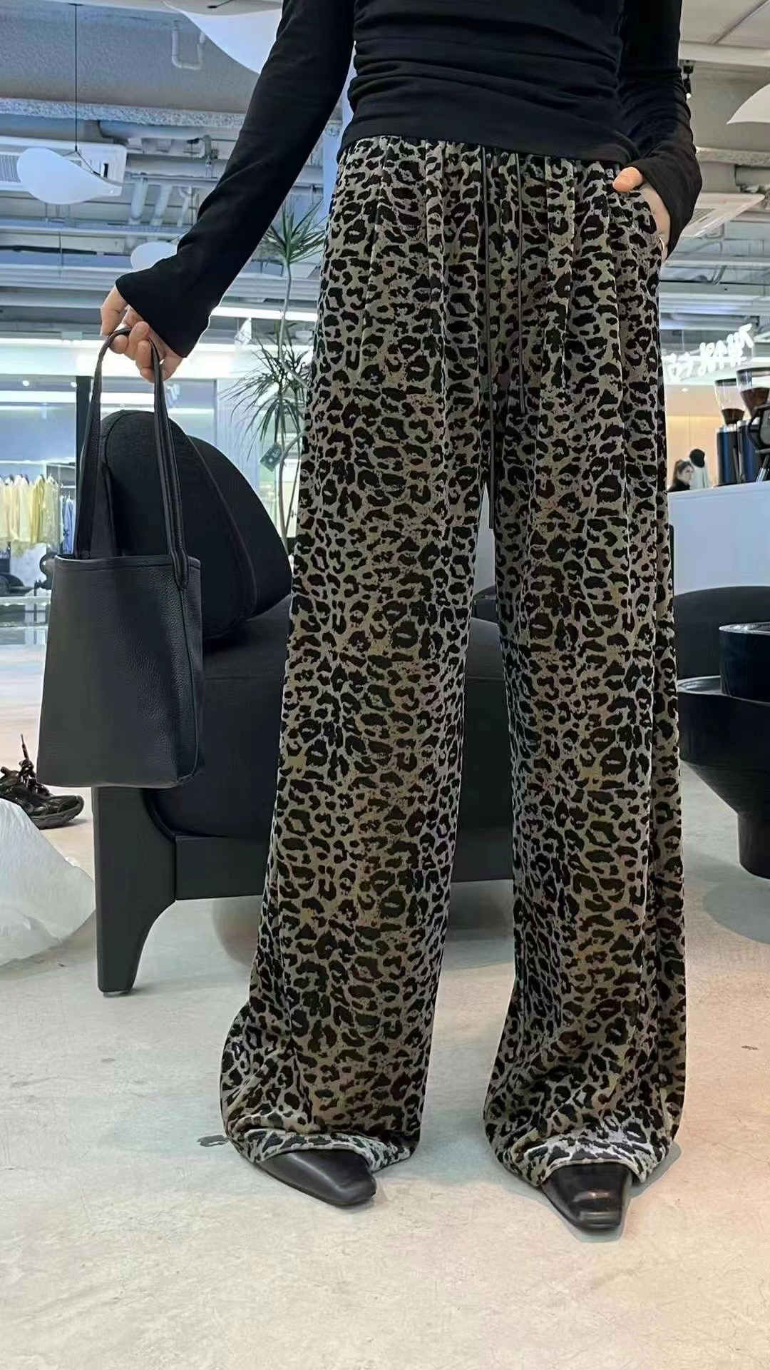 未来秋款丝绒直筒裤