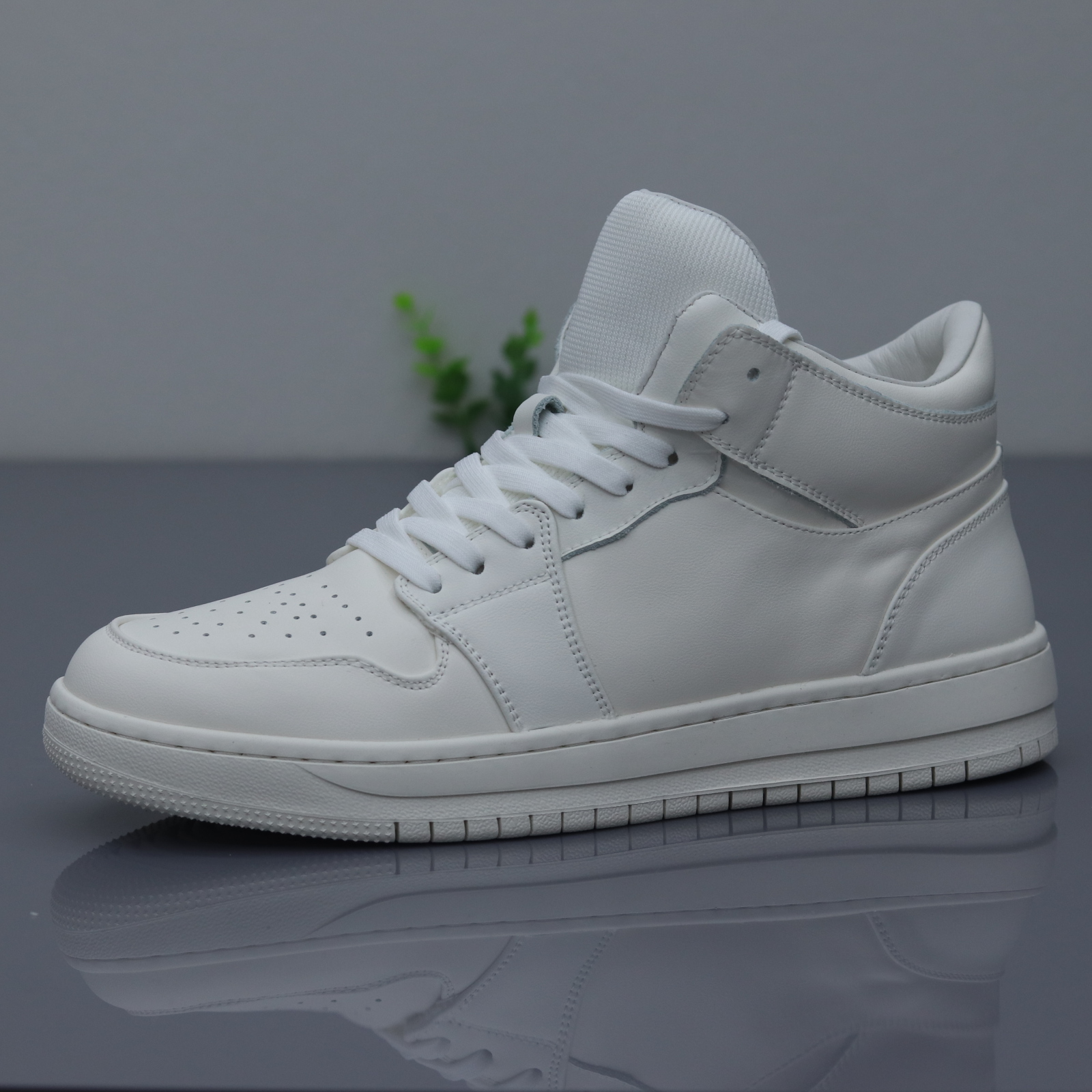 秋季时尚百搭中帮男款潮鞋休闲透气男士高档韩版真皮小白鞋男鞋