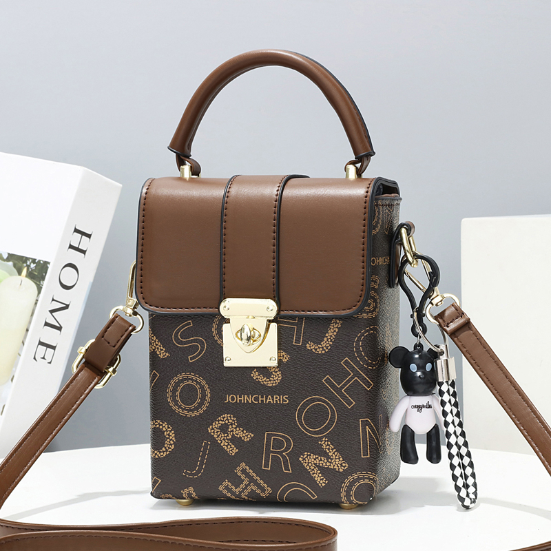 新款网红夏天出门随身外出小包放手机女士单肩斜挎包百搭女包潮