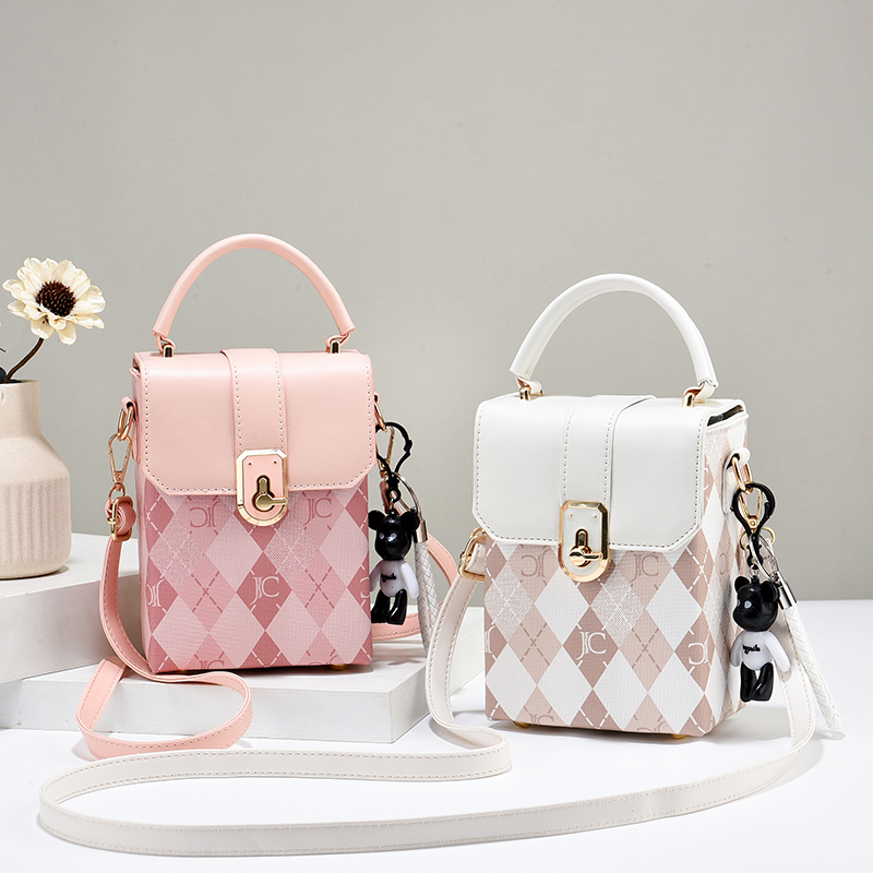 新款时尚网红女包夏天出门随身外出手机包女网红单肩斜挎小包包