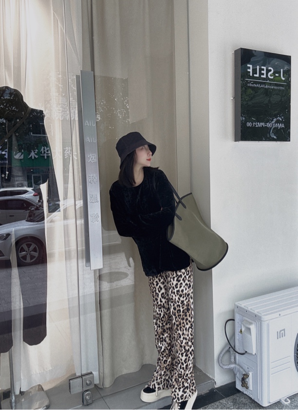 欧货丝绒极简上衣